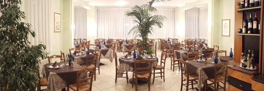 Hotel Gala Pesaro Luaran gambar