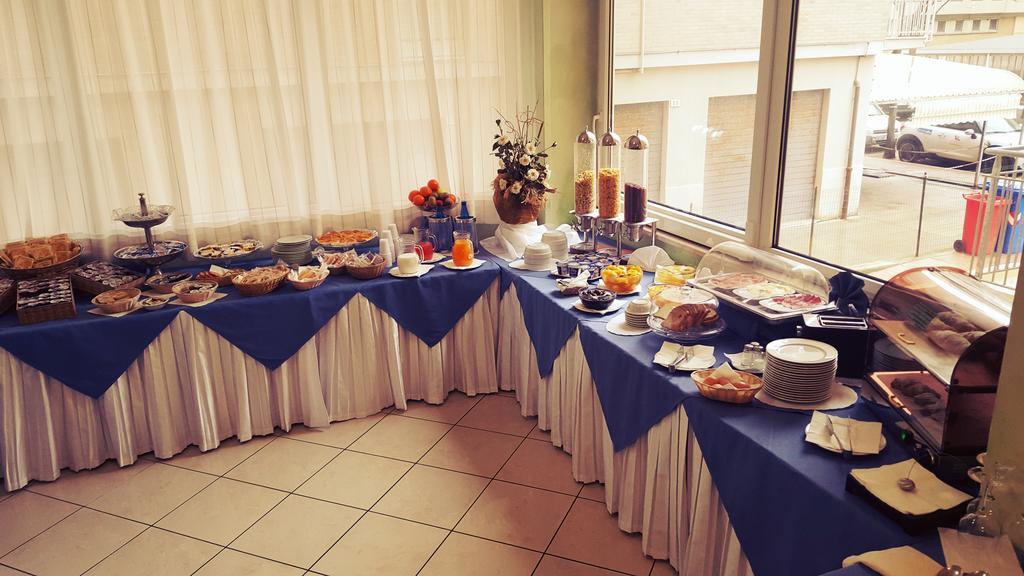 Hotel Gala Pesaro Luaran gambar