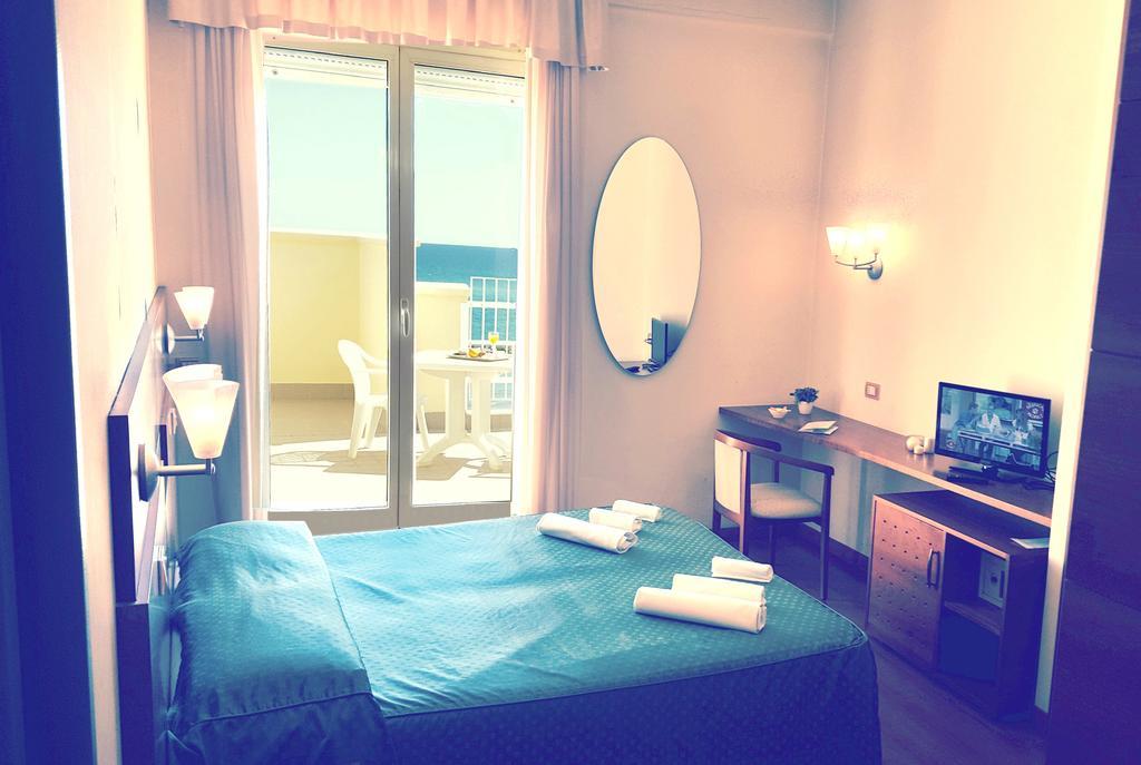 Hotel Gala Pesaro Luaran gambar