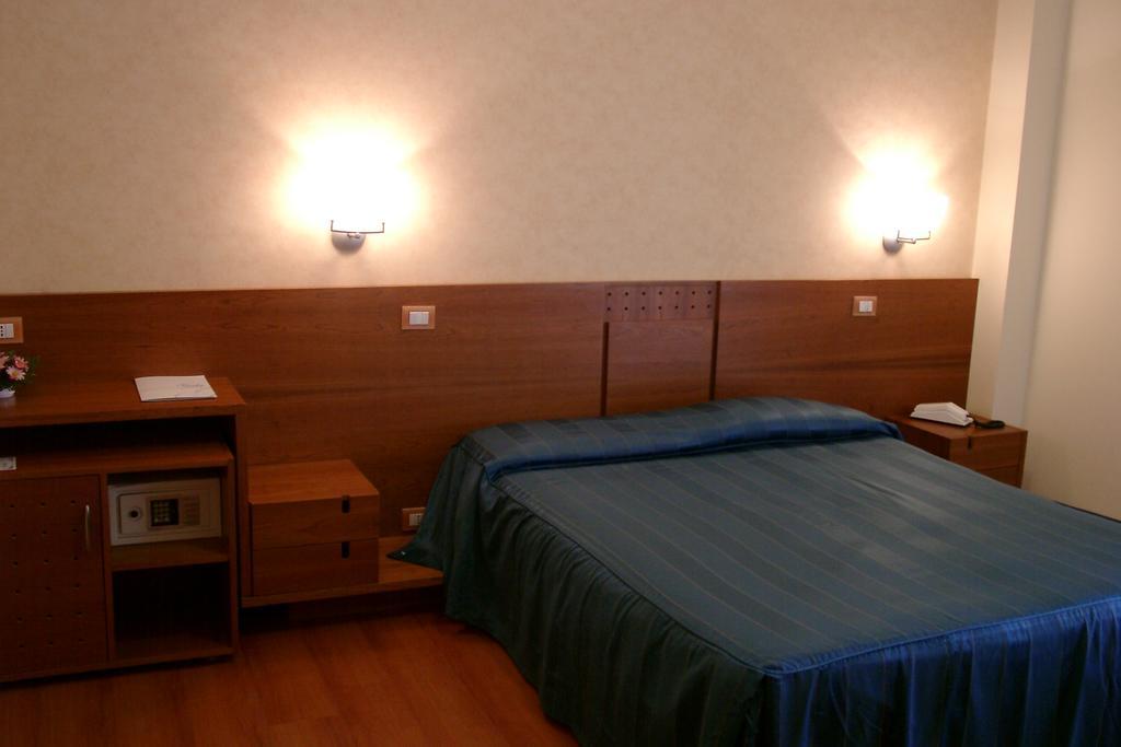 Hotel Gala Pesaro Luaran gambar