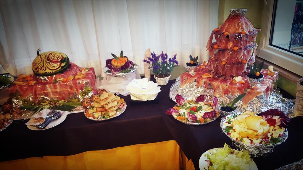 Hotel Gala Pesaro Luaran gambar