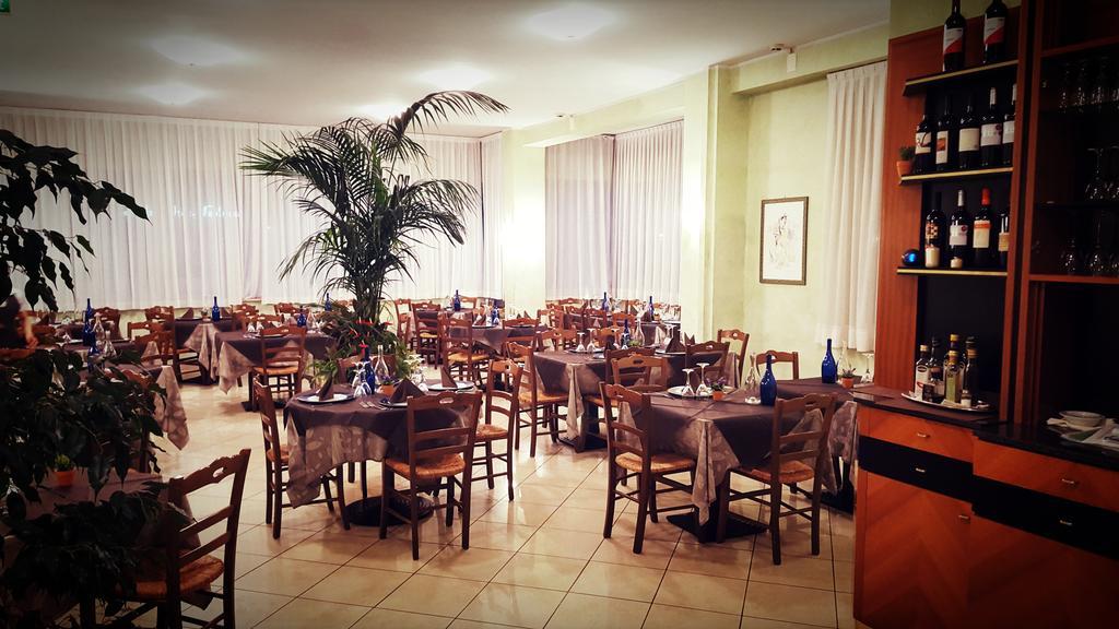 Hotel Gala Pesaro Luaran gambar