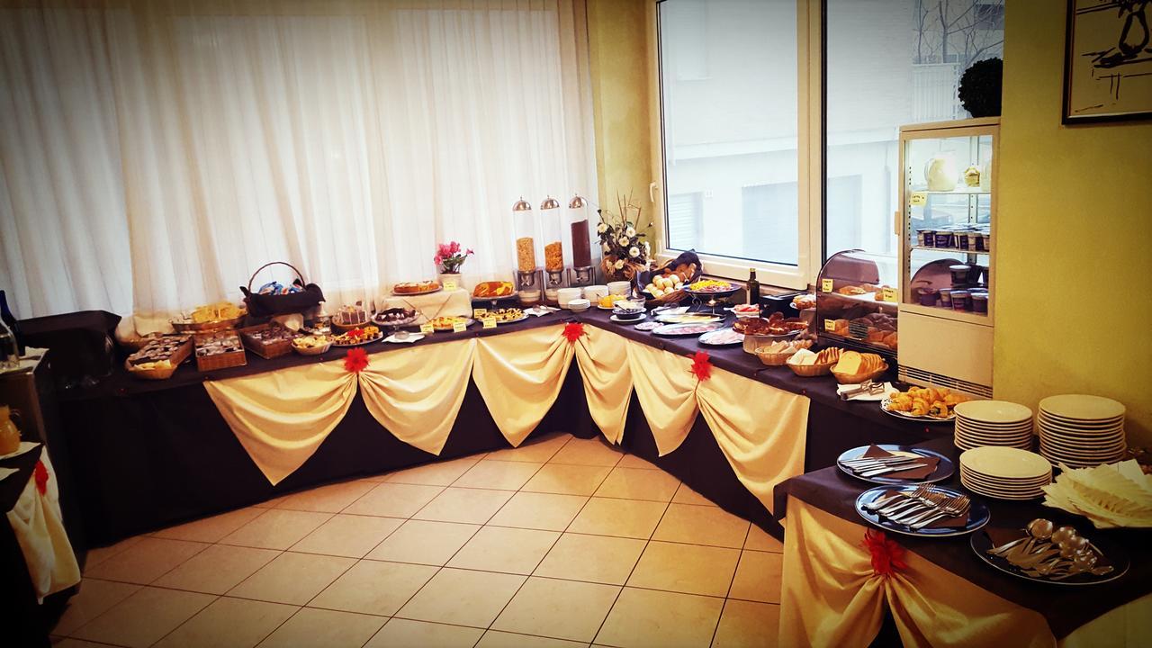 Hotel Gala Pesaro Luaran gambar